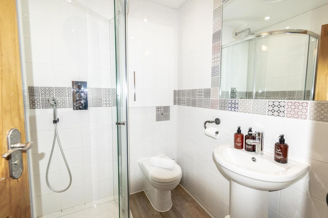 Stylish 2 Bedrooms Cosy & Bright Cottage, Pet Friendly, Sleeps 5, Titchfield Village - Summer Special Offer!! - By Blue Puffin Stays Eksteriør billede