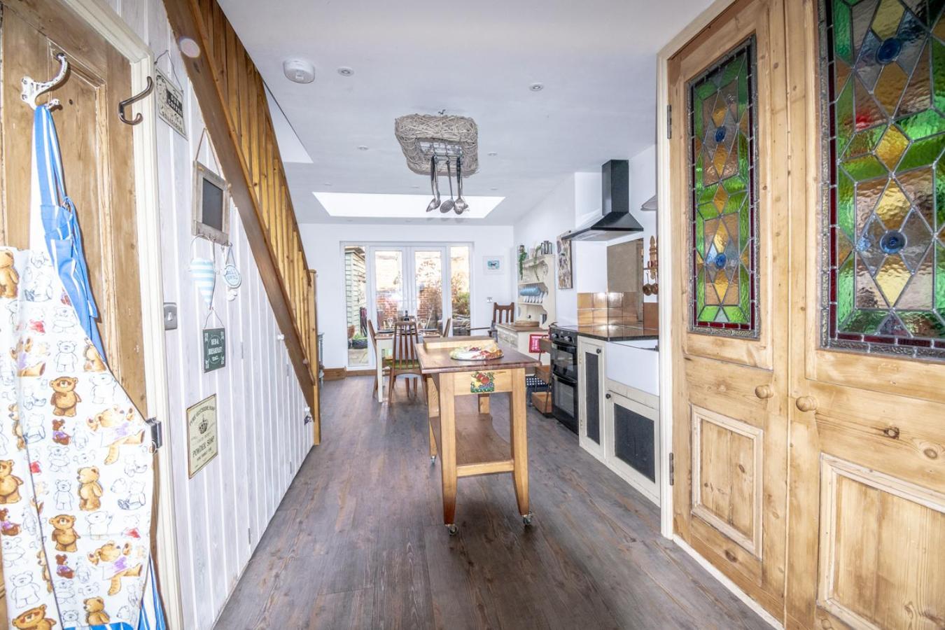 Stylish 2 Bedrooms Cosy & Bright Cottage, Pet Friendly, Sleeps 5, Titchfield Village - Summer Special Offer!! - By Blue Puffin Stays Eksteriør billede