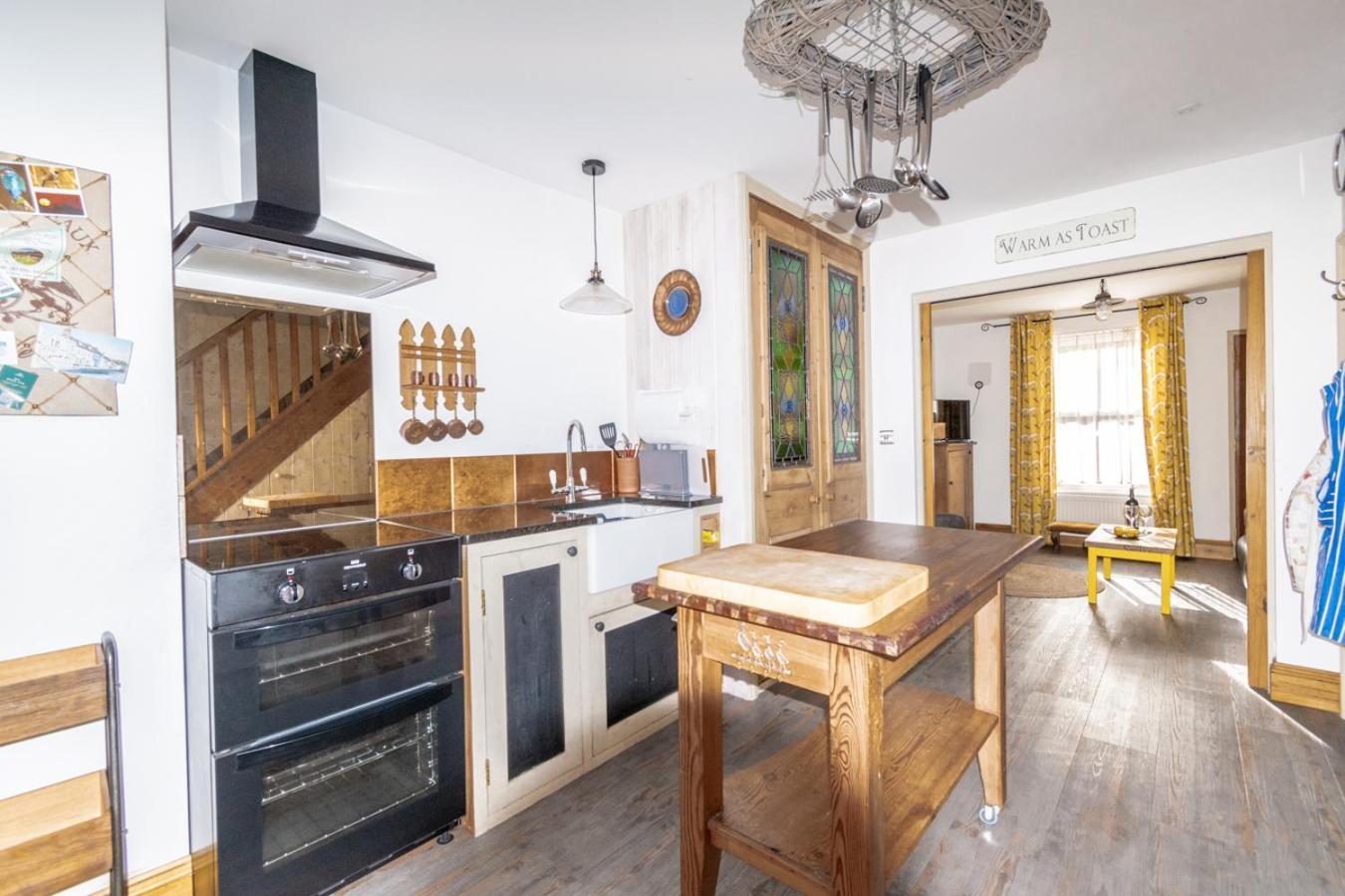 Stylish 2 Bedrooms Cosy & Bright Cottage, Pet Friendly, Sleeps 5, Titchfield Village - Summer Special Offer!! - By Blue Puffin Stays Eksteriør billede
