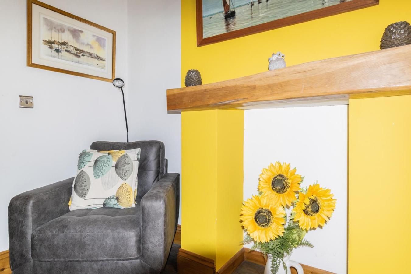 Stylish 2 Bedrooms Cosy & Bright Cottage, Pet Friendly, Sleeps 5, Titchfield Village - Summer Special Offer!! - By Blue Puffin Stays Eksteriør billede