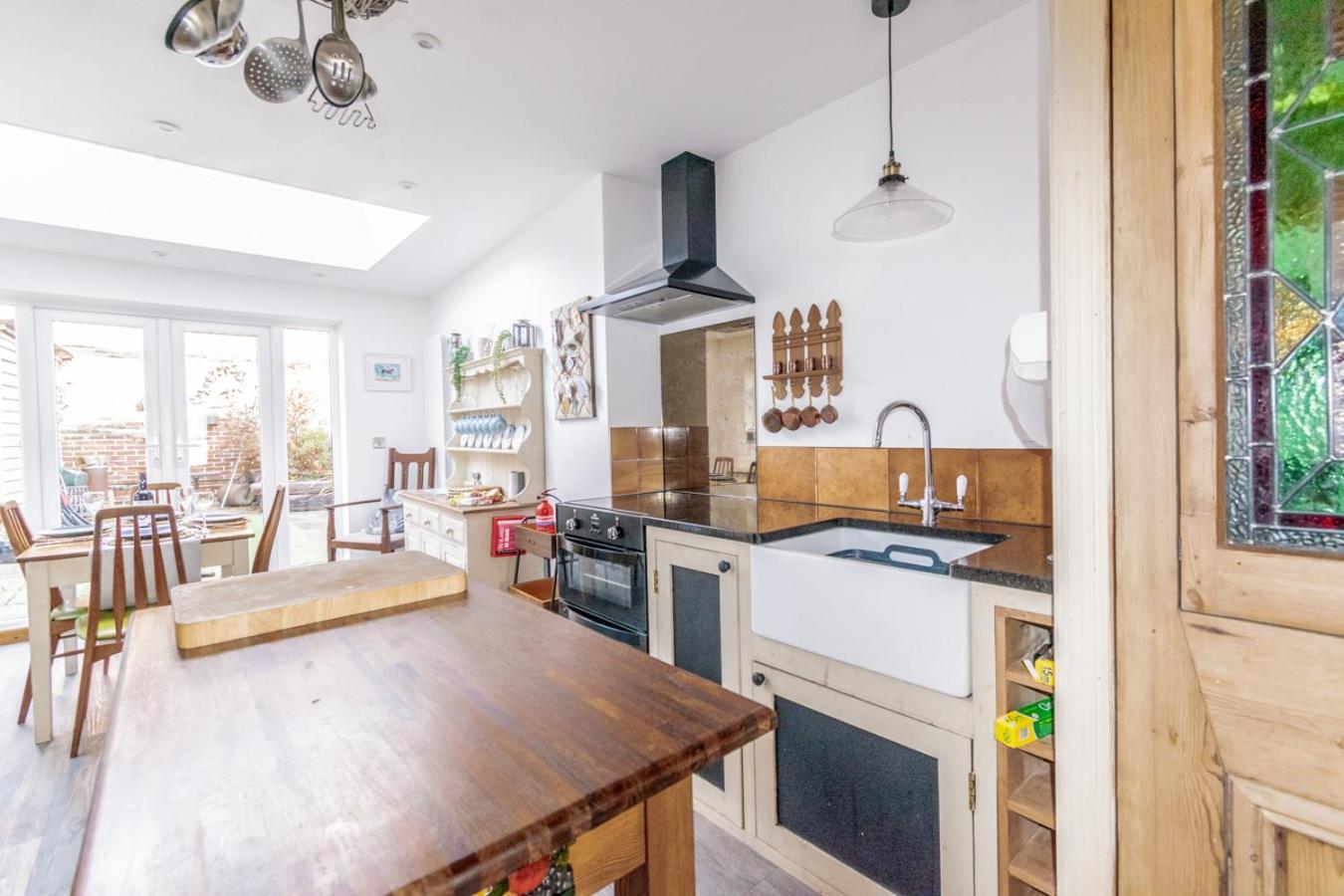 Stylish 2 Bedrooms Cosy & Bright Cottage, Pet Friendly, Sleeps 5, Titchfield Village - Summer Special Offer!! - By Blue Puffin Stays Eksteriør billede