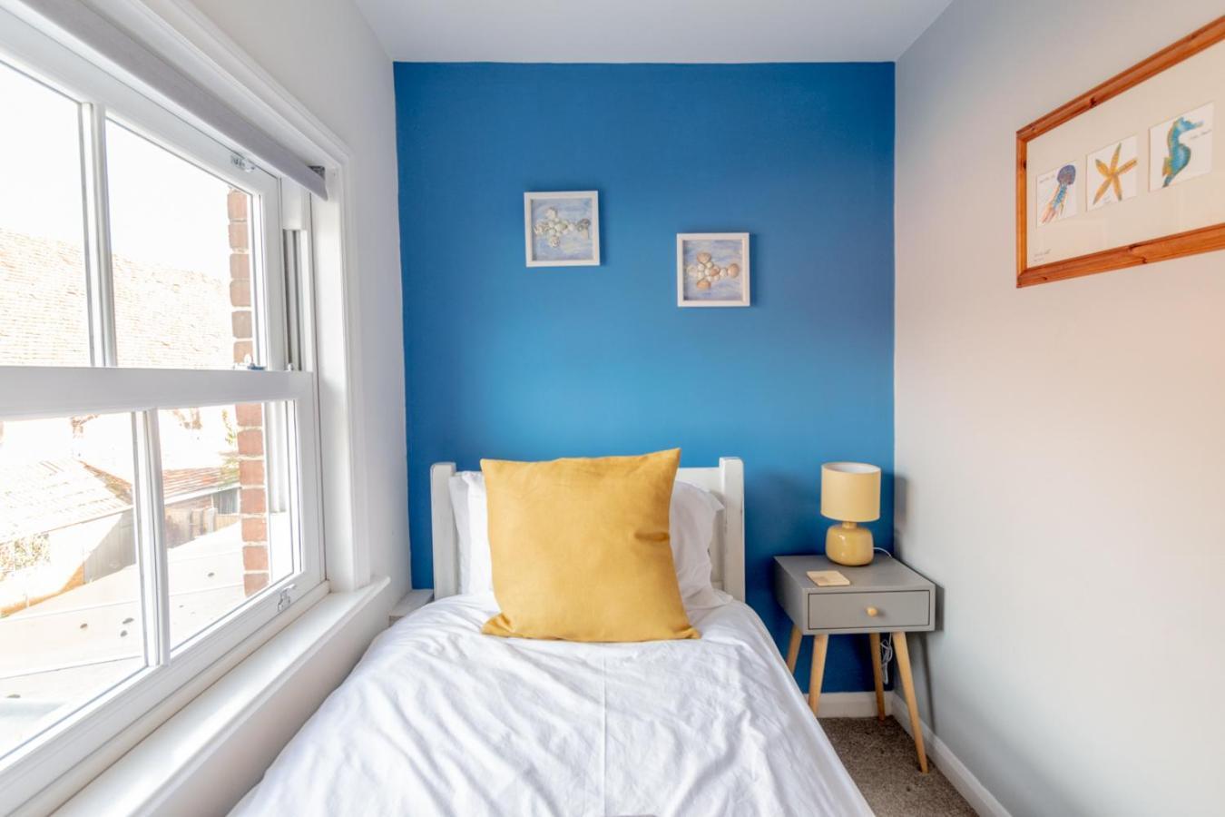 Stylish 2 Bedrooms Cosy & Bright Cottage, Pet Friendly, Sleeps 5, Titchfield Village - Summer Special Offer!! - By Blue Puffin Stays Eksteriør billede