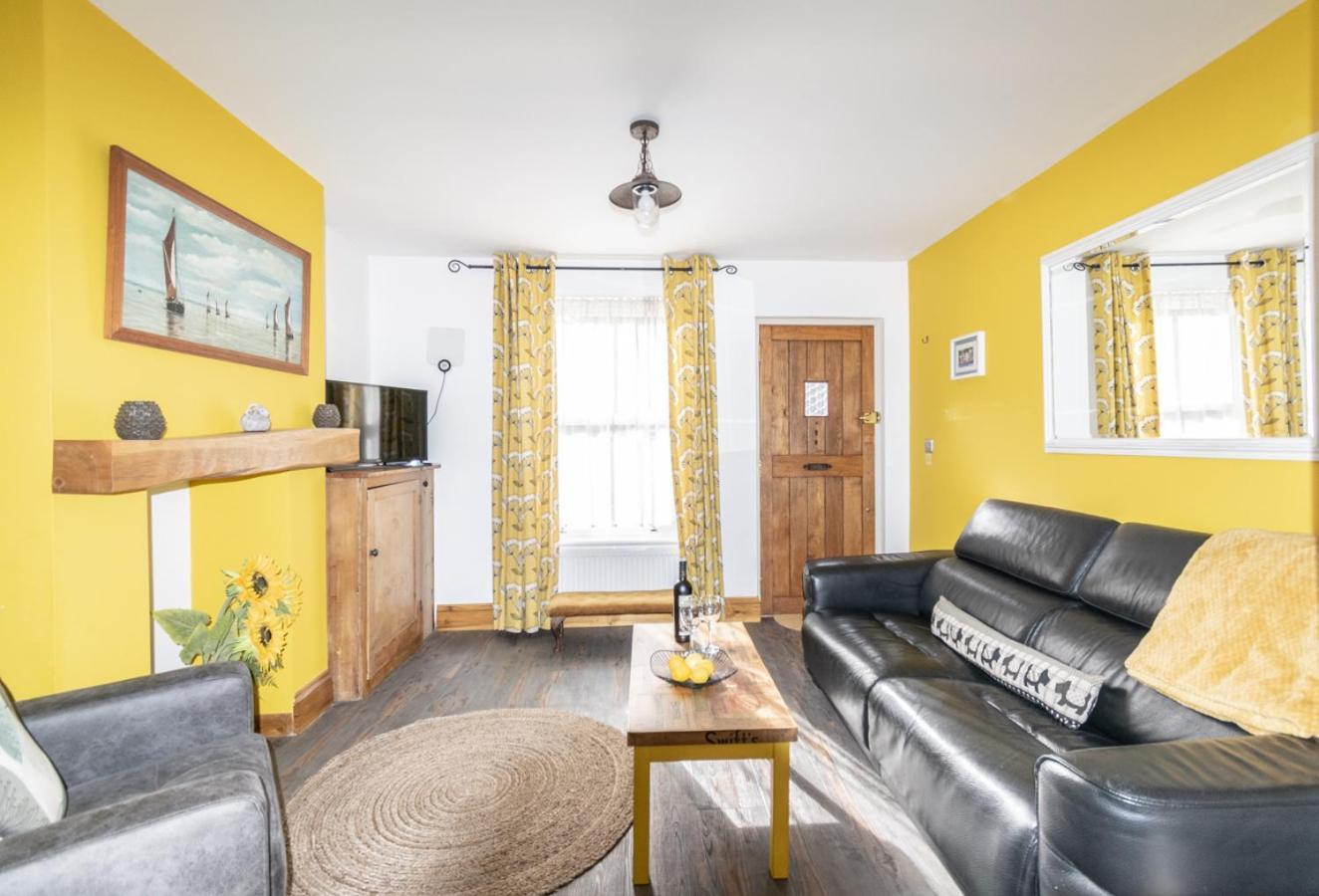 Stylish 2 Bedrooms Cosy & Bright Cottage, Pet Friendly, Sleeps 5, Titchfield Village - Summer Special Offer!! - By Blue Puffin Stays Eksteriør billede