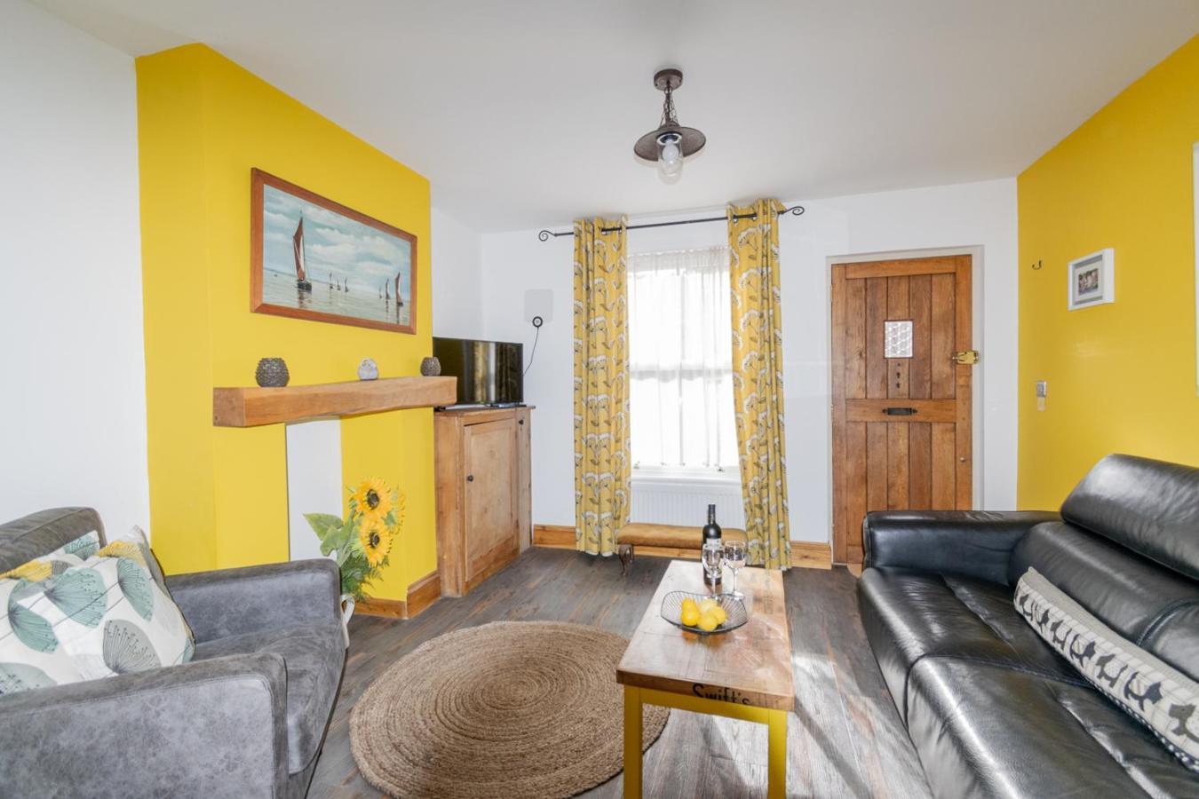 Stylish 2 Bedrooms Cosy & Bright Cottage, Pet Friendly, Sleeps 5, Titchfield Village - Summer Special Offer!! - By Blue Puffin Stays Eksteriør billede