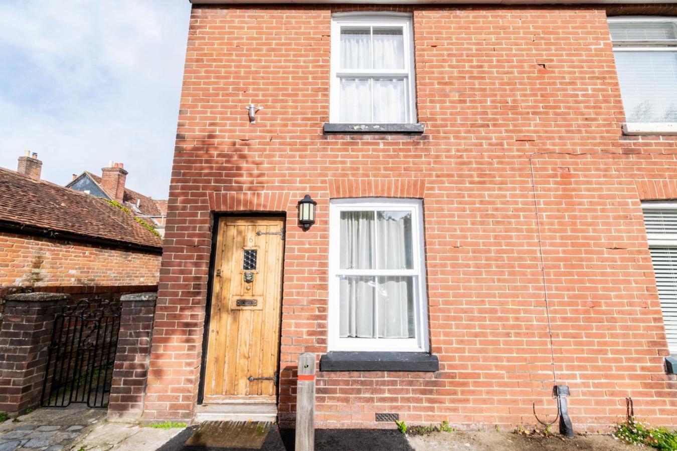 Stylish 2 Bedrooms Cosy & Bright Cottage, Pet Friendly, Sleeps 5, Titchfield Village - Summer Special Offer!! - By Blue Puffin Stays Eksteriør billede