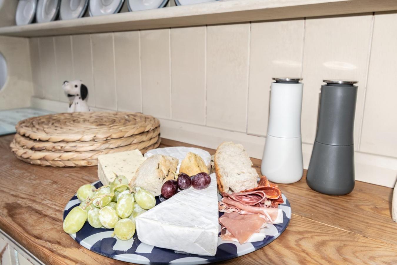 Stylish 2 Bedrooms Cosy & Bright Cottage, Pet Friendly, Sleeps 5, Titchfield Village - Summer Special Offer!! - By Blue Puffin Stays Eksteriør billede