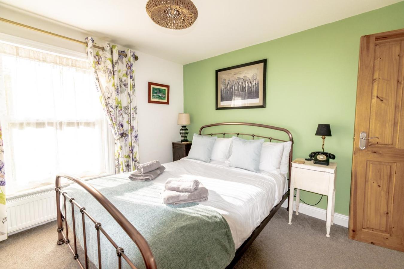 Stylish 2 Bedrooms Cosy & Bright Cottage, Pet Friendly, Sleeps 5, Titchfield Village - Summer Special Offer!! - By Blue Puffin Stays Eksteriør billede